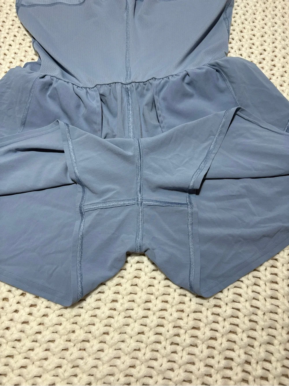 lululemon blue willow/white lightweight relaxed short 3” long liner size 6